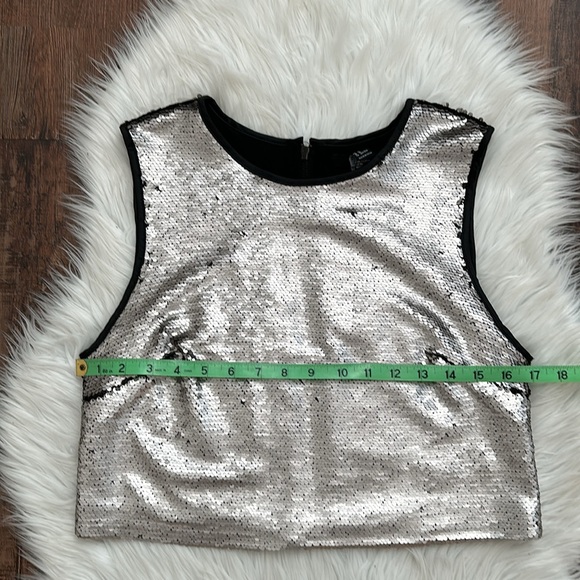 FOREVER 21 | Sequin Crop Top | Size M - Picture 6 of 9